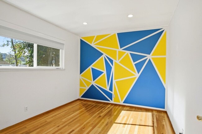 Building Photo - 6137 Banner Dr