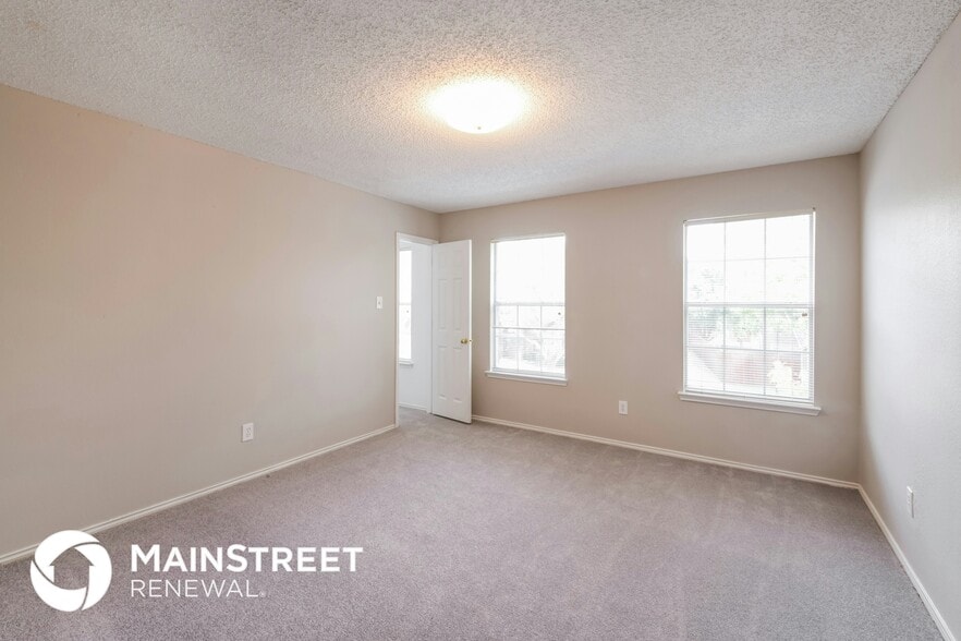 Building Photo - 862 Raintree Ln
