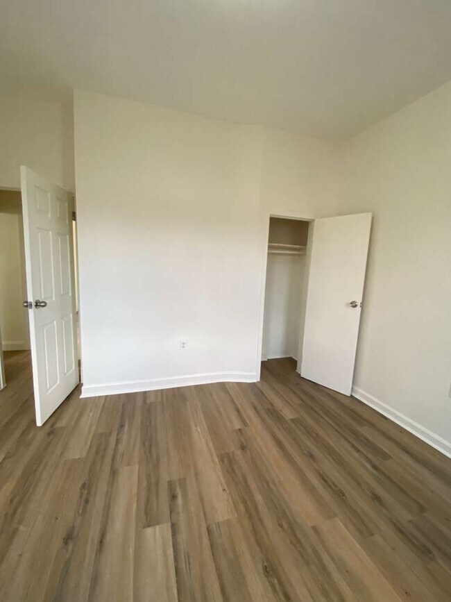 Building Photo - 26 Vineyard Ave