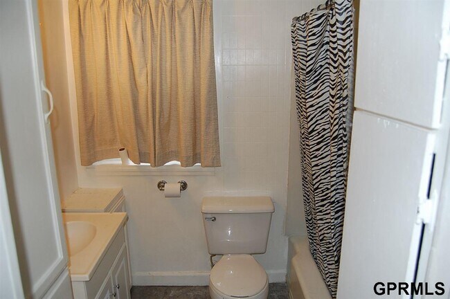 Building Photo - 4535 Nicholas St