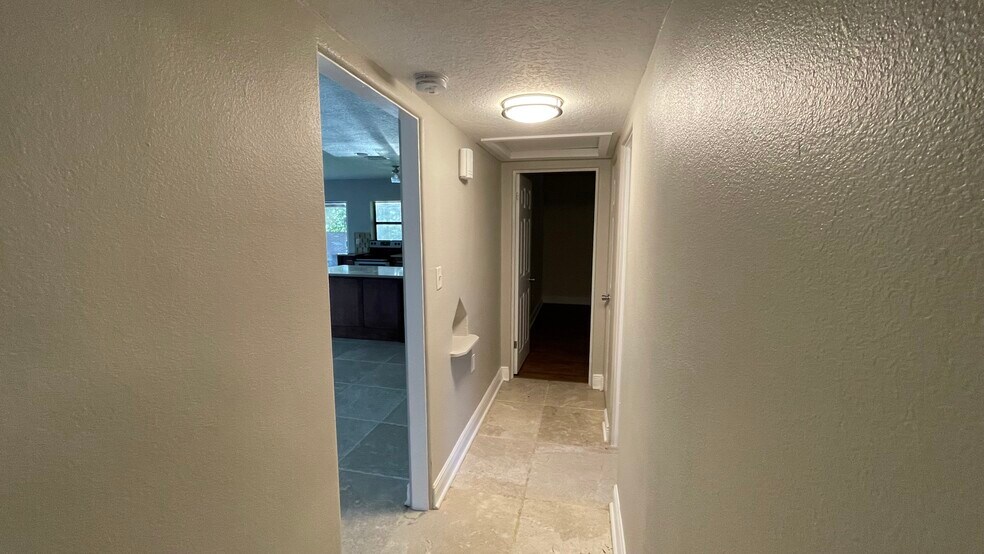 hallway between bedrooms - 1649 Hull Cir