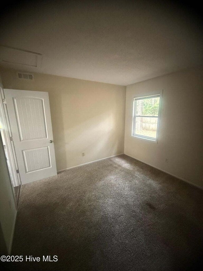 Building Photo - 137 Twinwood Dr