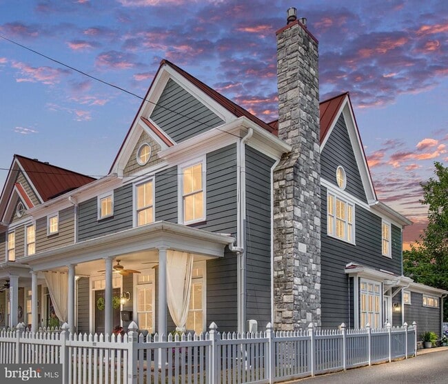 Building Photo - 703 Weedon St