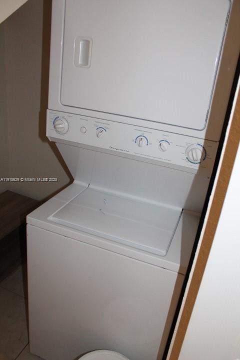 Building Photo - 2945 Coconut Ave