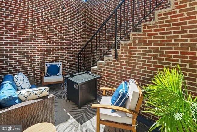 Building Photo - 2100 4th St NE