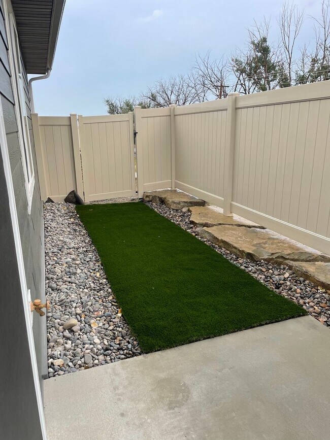 Building Photo - 6322/6324 Absaloka Ln