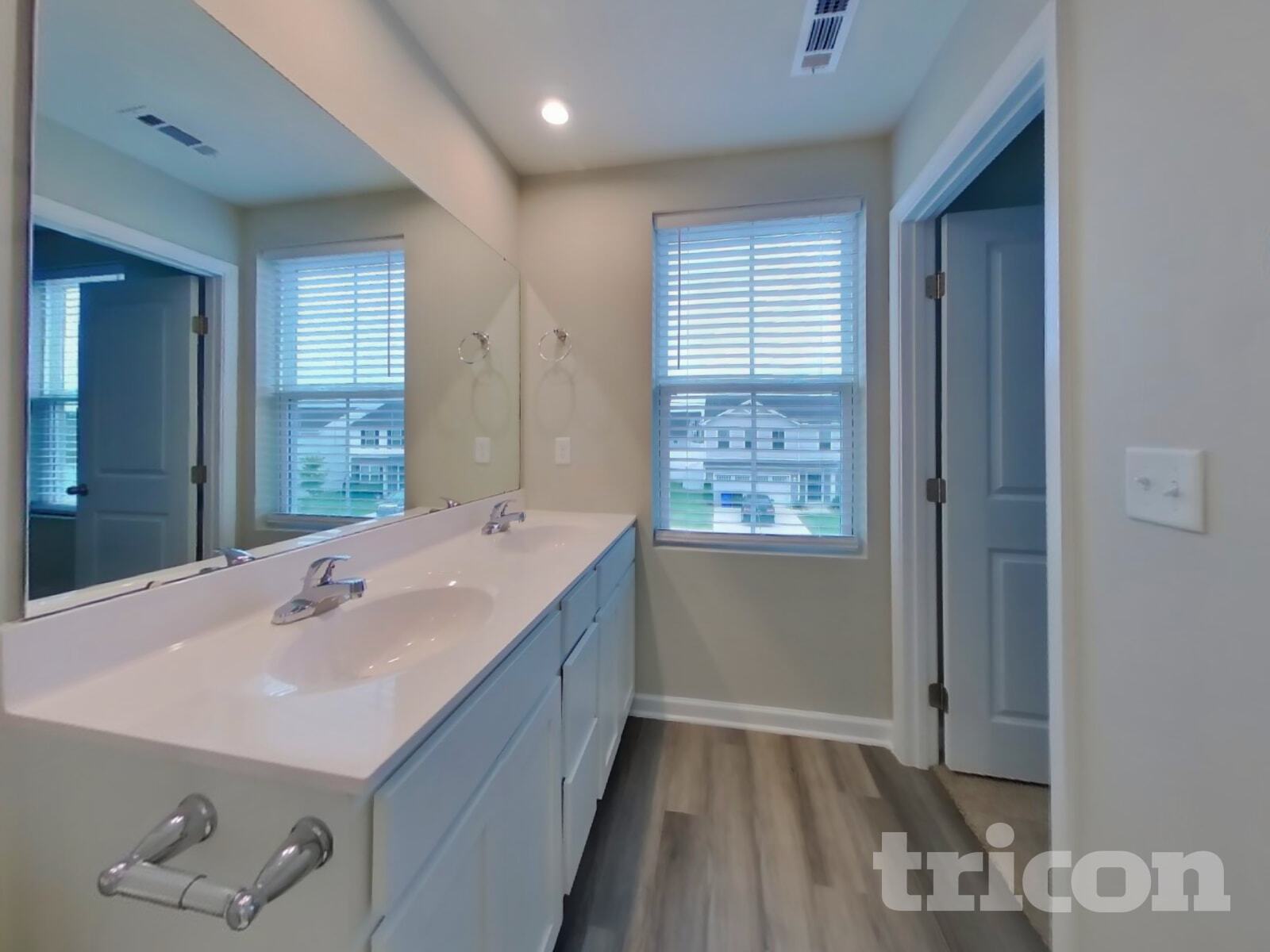 Building Photo - 1082 Suffolk Ln