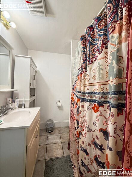 Building Photo - 62 Egmont St