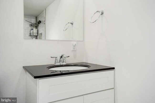 Building Photo - 430 Poplar St