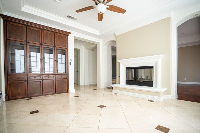 Building Photo - Exceptional estate Located In the highly desirable College Park Community.