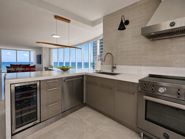 Building Photo - 17555 Collins Ave