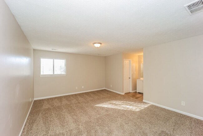 Building Photo - 148 Little Joe Ct