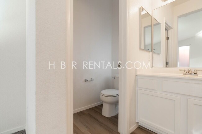 Building Photo - Charming 3-Bedroom Home with a Beautiful Pool in Lathrop! *POOL SERVICE INCLUDED*