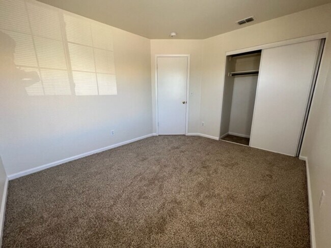 Building Photo - 4200 Buckskin Dr