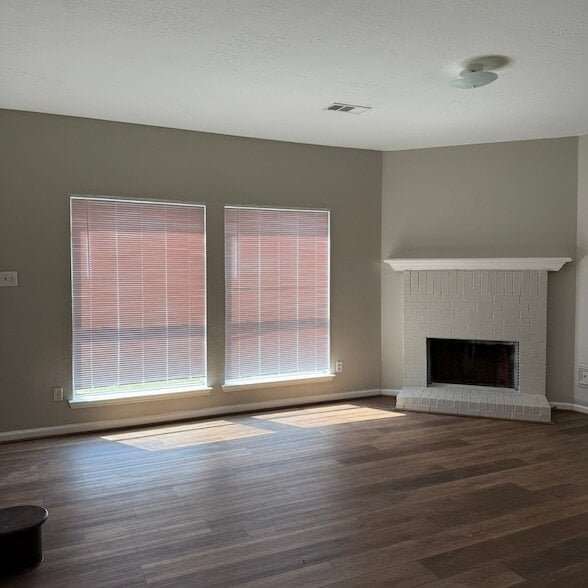 Building Photo - 19959 Sycamore Valley Dr