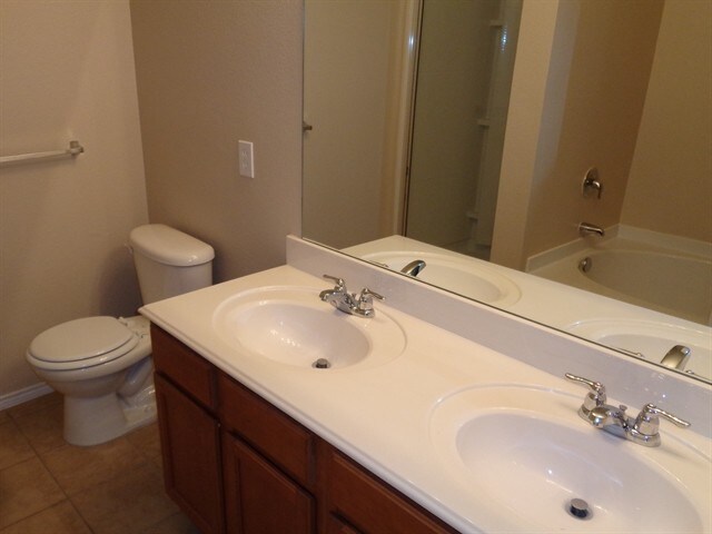 Building Photo - 63 Lantana Dr