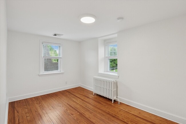 Building Photo - Renovated Home in Jackson Heights, Claymon...