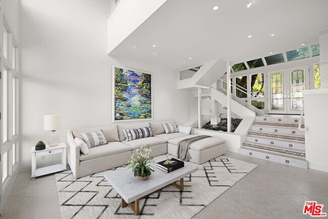 Building Photo - 31 St Tropez