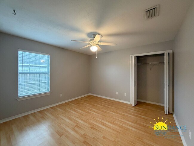 Building Photo - Charming 3 Bedroom Home in Mary Esther near Hurlburt Field!