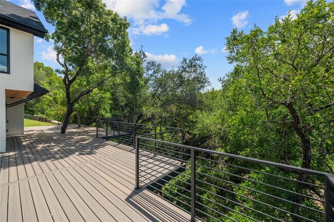 Building Photo - 620 Bermuda St