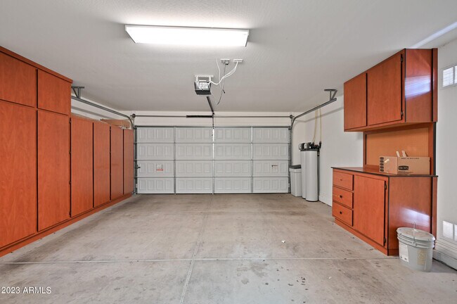 Building Photo - 2209 E Hazeltine Way