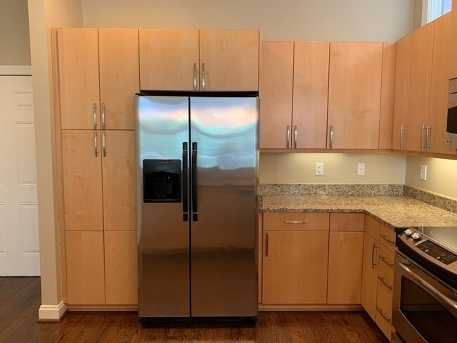 Building Photo - Stylish Germantown Townhome - Walkable Neighborhood