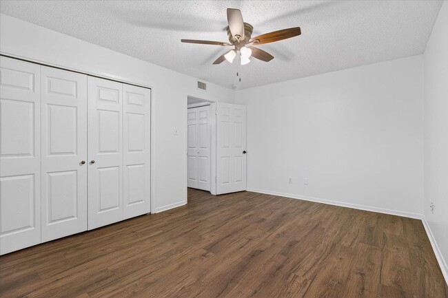 Building Photo - 4026 Northwood Dr