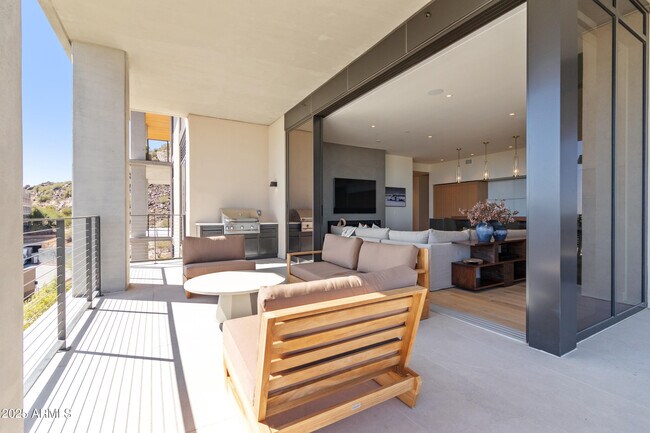 Building Photo - 5000 N Camelback Rdg Dr