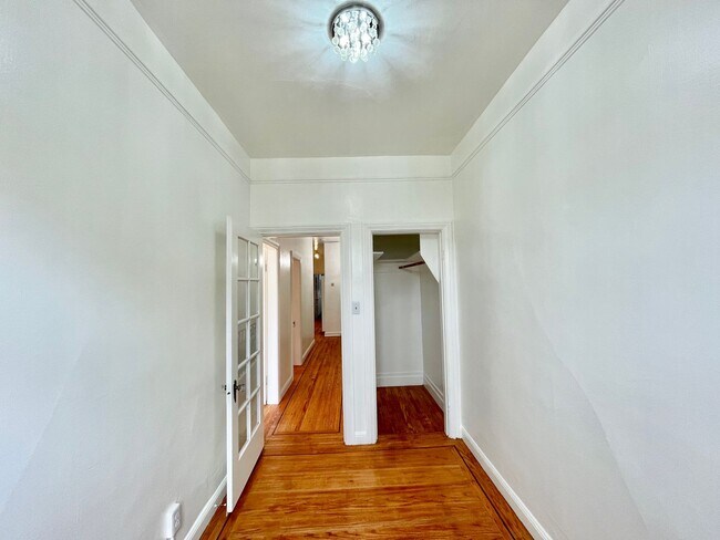 Building Photo - Prime North Beach 3Bed/1Bath with City Vie...