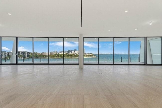 Building Photo - 5 Grove Isle Dr