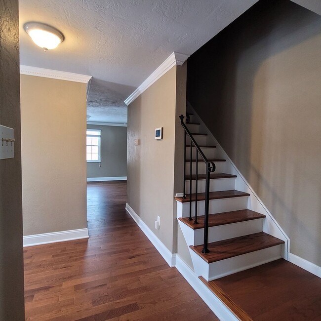 Building Photo - Upper St. Clair 4 Bedroom Home - In ground...