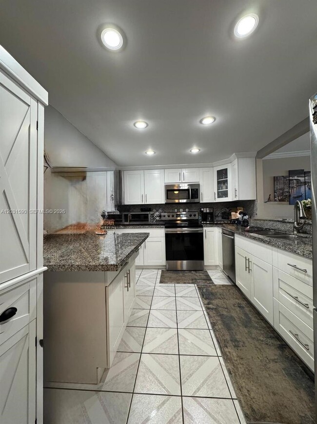 Building Photo - 3800 S Ocean Dr