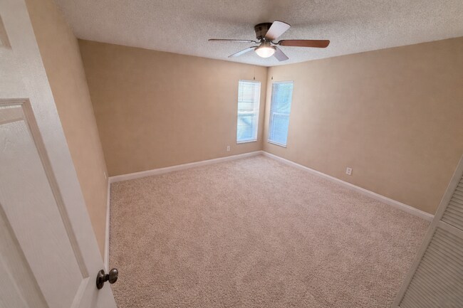 Building Photo - 10489 113th St N