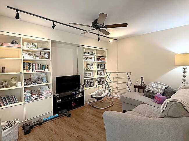 Building Photo - 212 2nd Ln