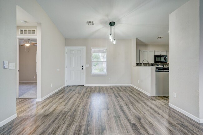 Building Photo - 10425 Aberdeen Dr