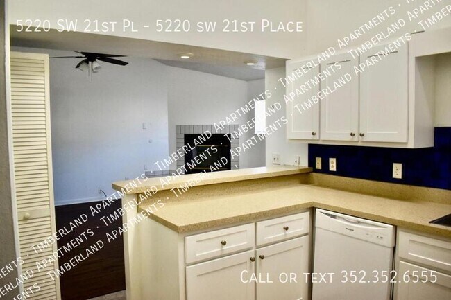 Building Photo - 5220 SW 21st Pl