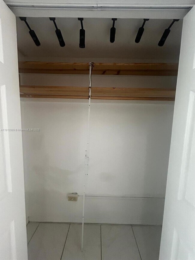 Building Photo - 1501 NE 191st St