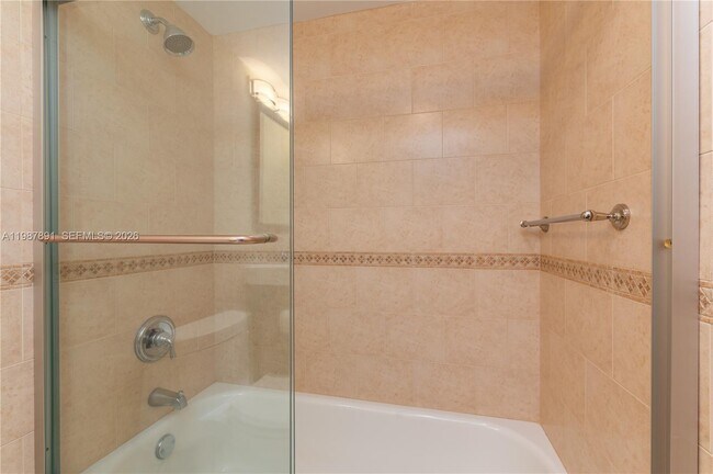 Building Photo - 545 SE 12th St