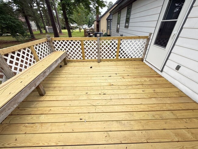 Building Photo - 1136 Beechwood Dr