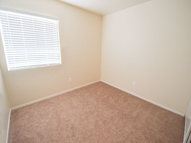 Building Photo - 3825 Gulliver St