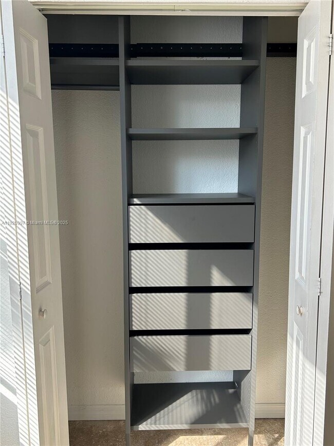 Building Photo - 953 SW 10th St