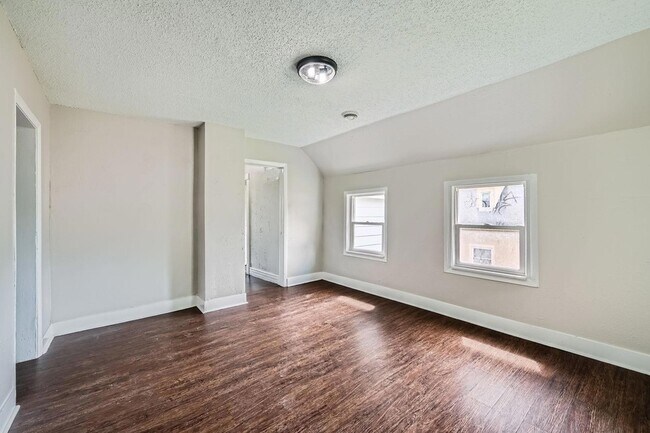 Building Photo - 911 Sims Ave