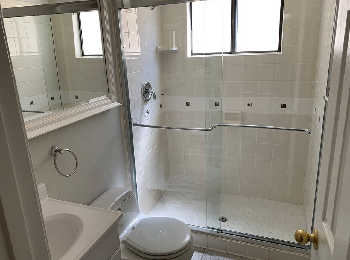 Building Photo - 7104 Yarmouth Ave