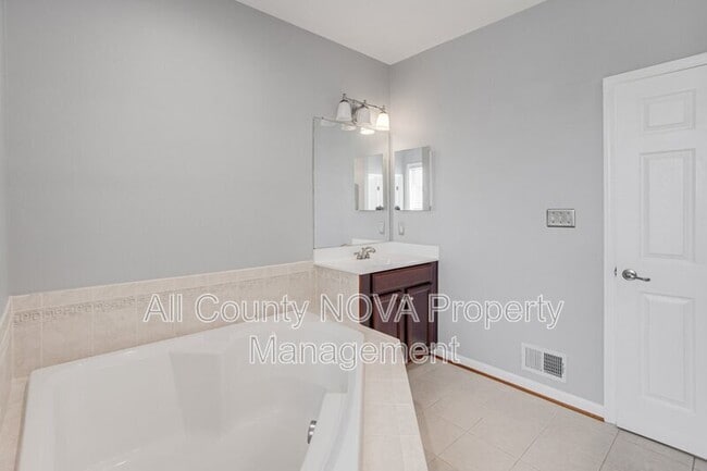 Building Photo - 2729 Celestial Dr