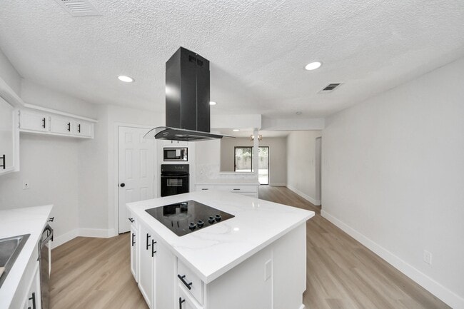 Building Photo - 7427 Willow Oak Dr
