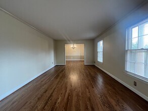 Building Photo - Beautiful Home!