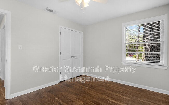 Building Photo - 2114 E 62nd St
