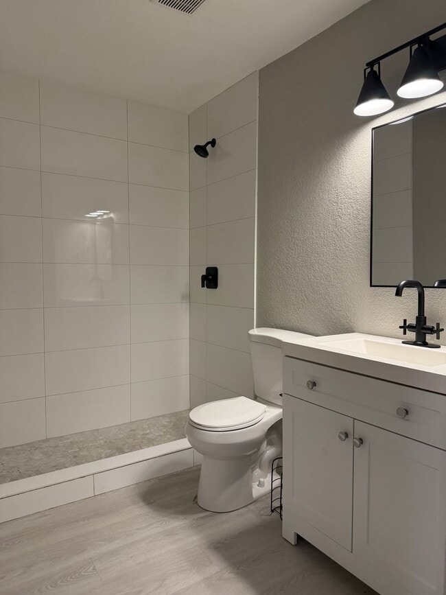 Building Photo - 3 bed/2 bath in St.Pete!