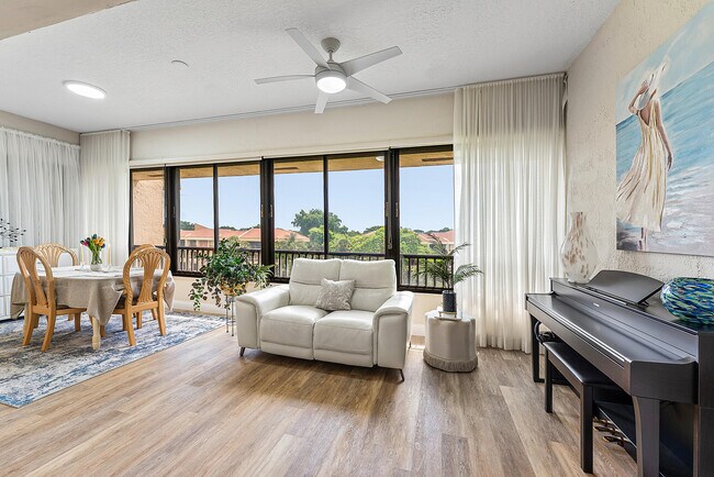 Building Photo - 7546 La Paz Blvd