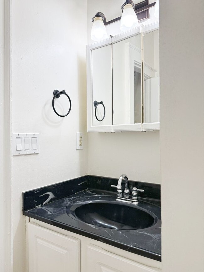 Building Photo - 313-313 NW Martin Luther King Jr Blvd